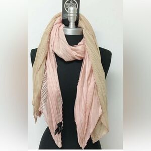 The perfectly adjusted scarf 